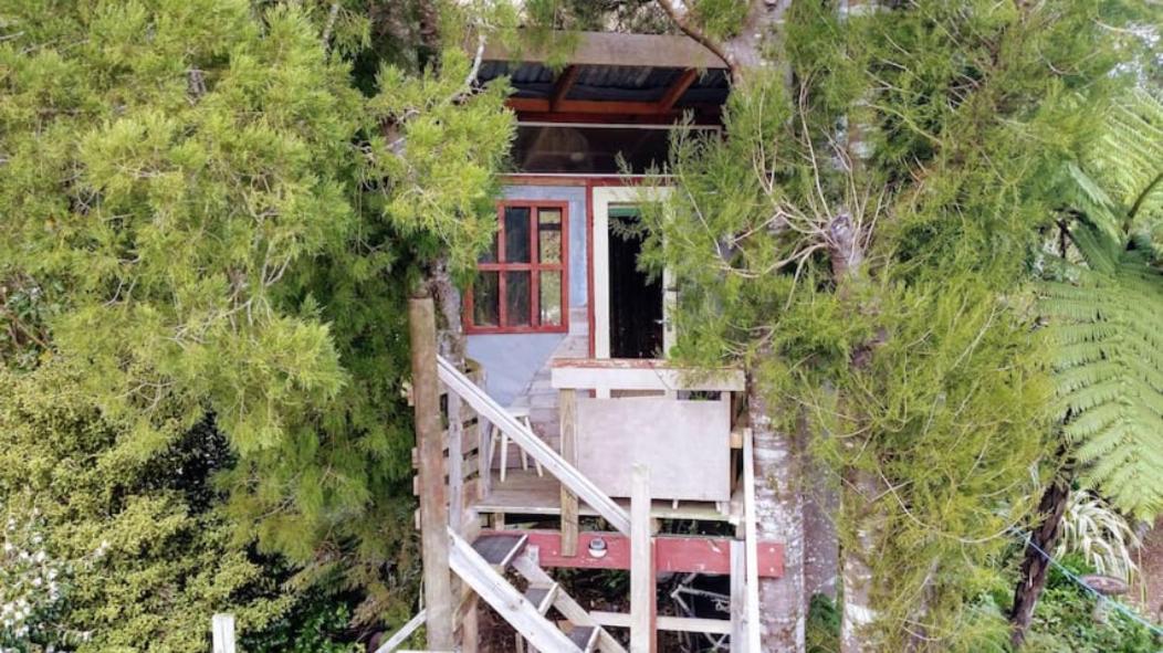 Отель The Treehut At The Rabbithole, Upper Hutt Akatarawa Экстерьер фото
