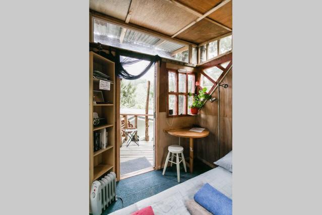 Отель The Treehut At The Rabbithole, Upper Hutt Akatarawa Экстерьер фото